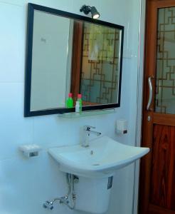 Nature Lanka Ayurveda Resort - All Meals and Ayurveda Treatments with Yoga - 4