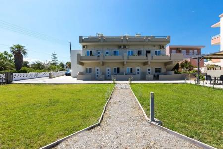 Yiannis - 44
