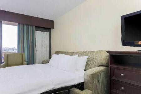 Hampton Inn - 108