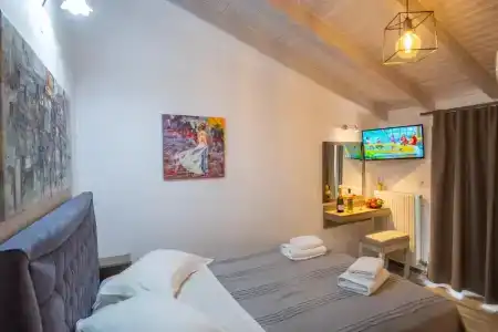 Serenity Luxe Suites - 10