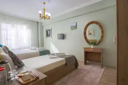 Sofia Corner - 40