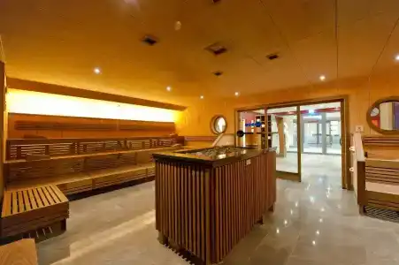 Österreichischer Hof-im Bademantel direkt in die Alpentherme - 12