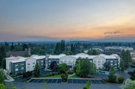 DoubleTree by Hilton - 47