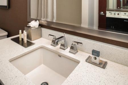 DoubleTree by Hilton - 8