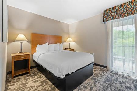 Best Western Ambassador Inn & Suites - 37