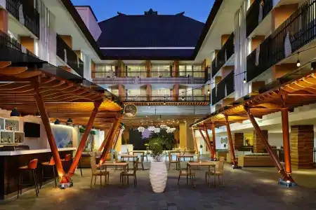 Fairfield by Marriott Bali Kuta Sunset Road - 17