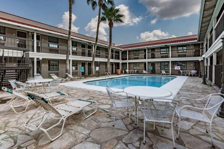 La Quinta Inn by Wyndham I-35 - 11