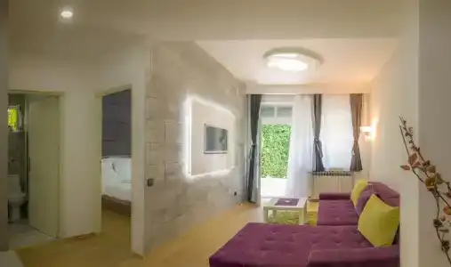 Central Park Residence - 81