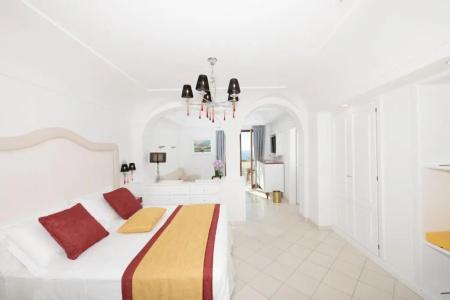 Eden Roc Suites - 372