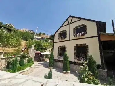 Art Garden Hostel and Tours - 11