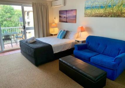 Outrigger Burleigh - 112