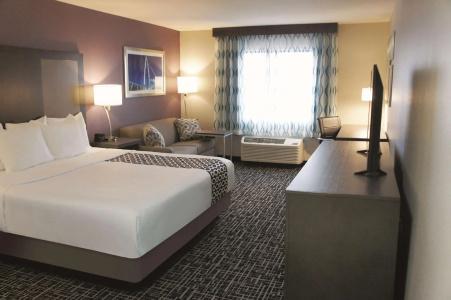 La Quinta by Wyndham Airport - 56