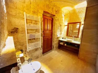 Acropolis Cave Suite - 36