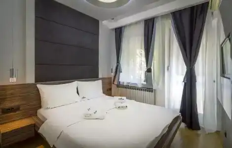 Central Park Residence - 80