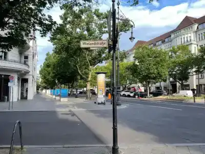 Castell am Kurfürstendamm - 11