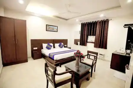 Paradise Inn - 67