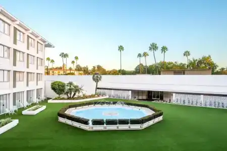 The Beverly Hilton - 57