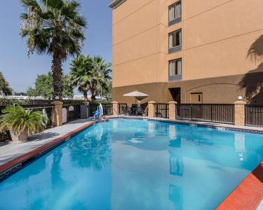 Comfort Inn & Suites Southwest Freeway at Westpark - 17