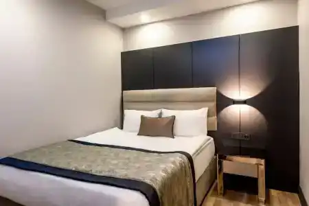 A Palace Suites - 222