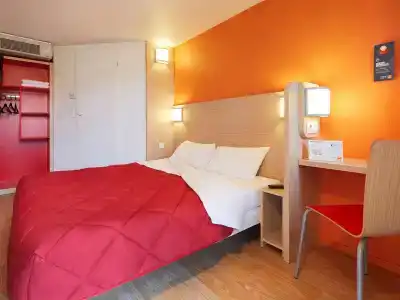 Premiere Classe Toulouse Sesquières - 37