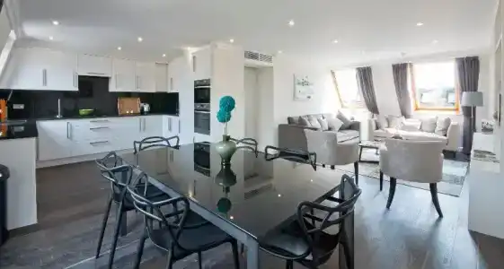 Manson Place - 82