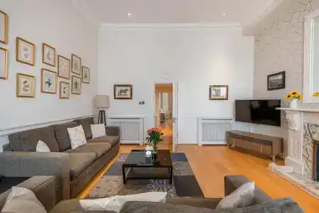 Queensgate Court - 253