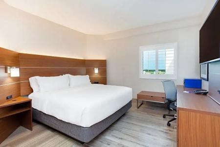 Holiday Inn Express & Suites Beach Beachfront by IHG - 109