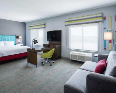 Hampton Inn & Suites - 6