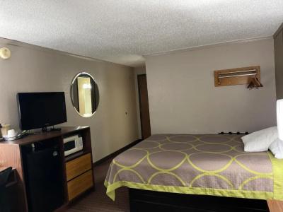Super 8 by Wyndham - 14