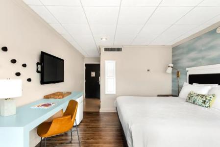 Riverwalk Plaza - 81