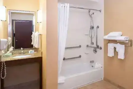 Comfort Suites Airport Convention Center - 37