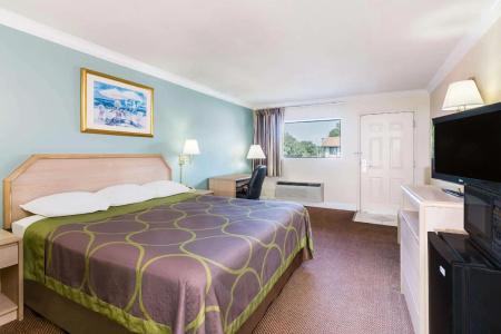 Super 8 by Wyndham Ft Walton Beach - 12