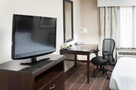 Hilton Garden Inn Airport - 66