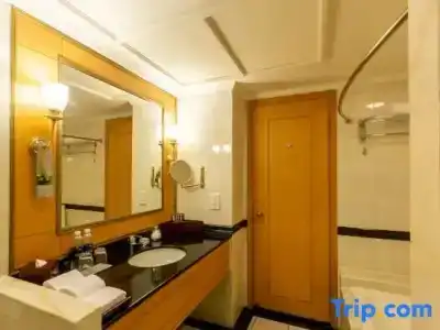 Renaissance Riverside Saigon - 46