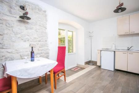 Garden Apartment - 95
