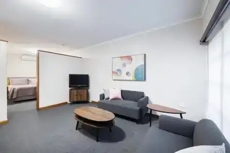 Adelaide Inn - 64
