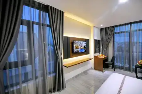 Crown Nguyen Hoang - 50