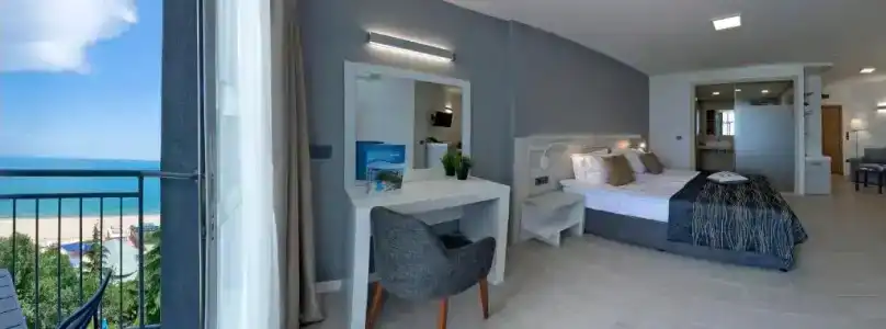 Luna Beach - 40