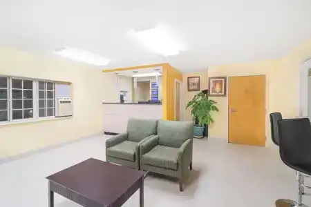 Knights Inn - 9