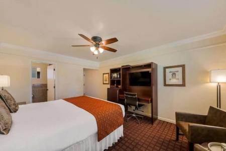 Clarion Collection Oaks Inn - 18