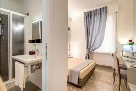 Roma In Una Stanza Guesthouse - 50