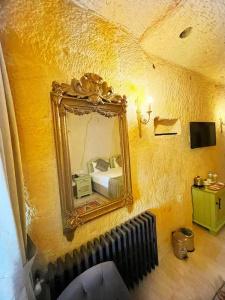 Acropolis Cave Suite - 32