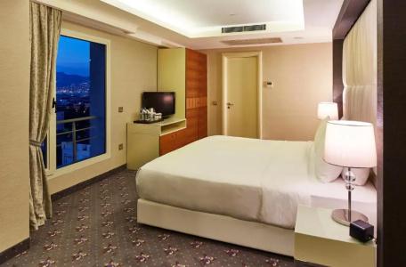 DoubleTree by Hilton Izmir - Alsancak - 41