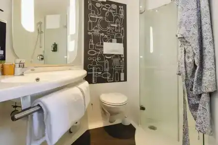 ibis Rennes Centre Gare Sud - 69