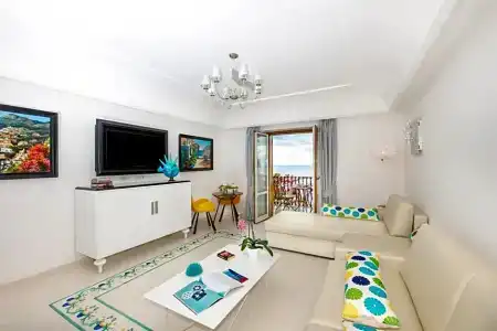Eden Roc Suites - 201
