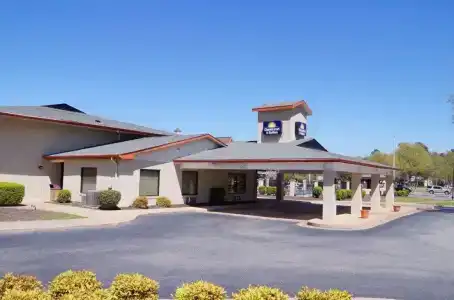 Days Inn & Suites by Wyndham Colonial - 26