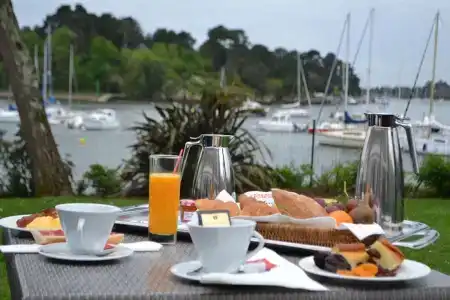 Best Western Plus Le Roof Vannes Bord De Mer - 11