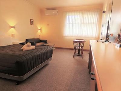 St Georges Motor Inn - 64