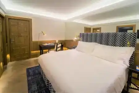 Palacio Solecio, a Small Luxury of the World - 57