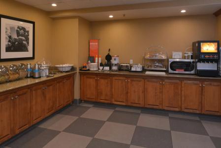 Hampton Inn and Suites North-Airport - 26